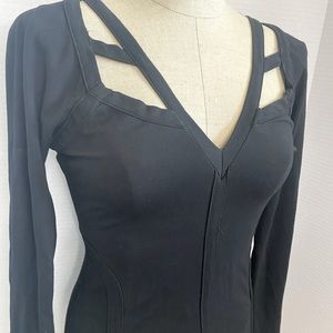 Red by BKE long sleeve cut out vneck top